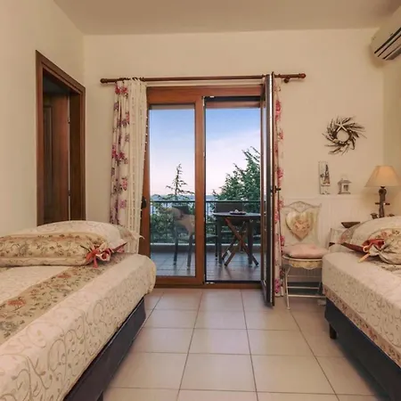 Bay House Apartment Kinira